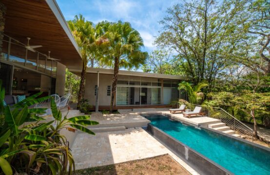 CASA ALMA-UNIQUE FAMILY HOME SURROUNDED BY THE JUNGLE